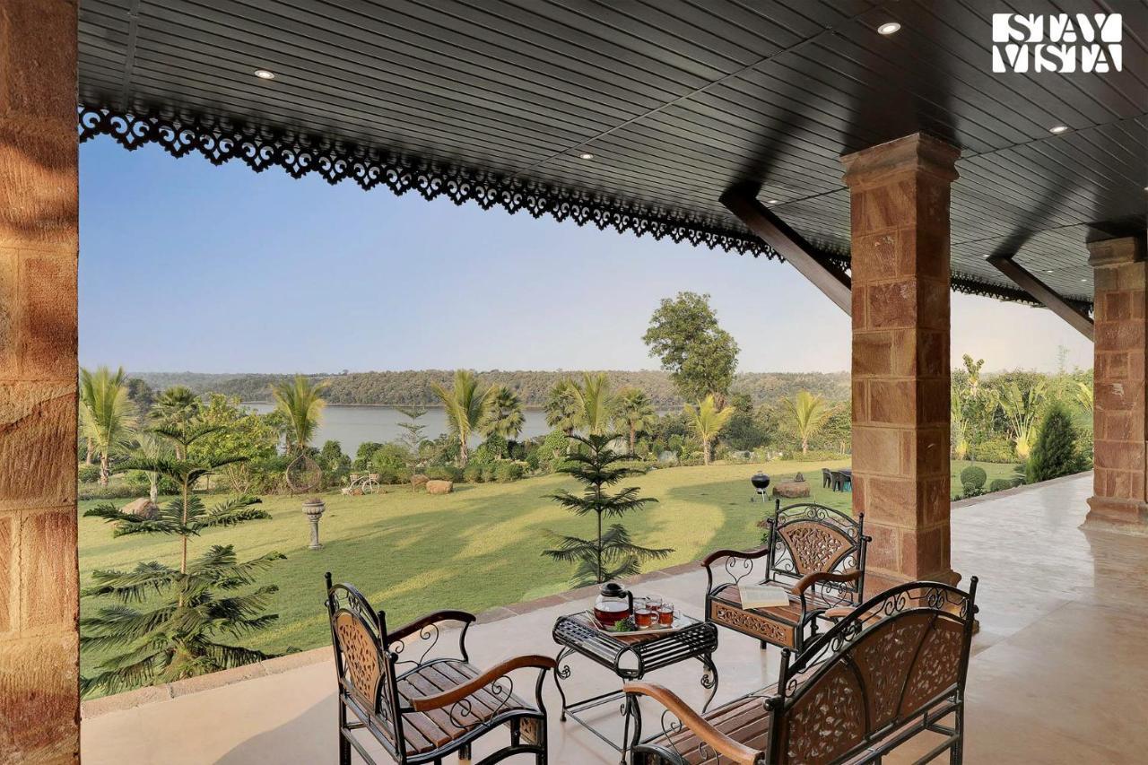 Stayvista'S Lakeside Whispers - Lake & Mountain-View Villa With Lawn & Indoor-Outdoor Games Nagpur Exterior foto